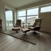 Apartment centrally located on Storslett!，位于Storslett的酒店