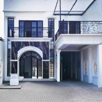 TwoSpaces Living at Nabila Semampir Homestay，位于Semampir朱安达国际机场 - SUB附近的酒店