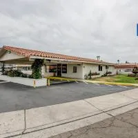 Motel 6 Manteca CA，位于曼特卡的酒店