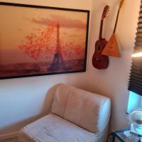 Järnvägsgatan 21，位于松德比贝里斯德哥尔摩-布鲁玛机场 - BMA附近的酒店