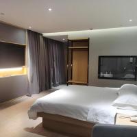Green Tree Inn Urumqi San'gong Metro Station Exit，位于乌鲁木齐乌鲁木齐地窝堡机场 - URC附近的酒店