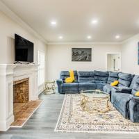 3-Story Home with Private Backyard in Florence!，位于佛罗伦萨佛罗伦萨市机场 - FLO附近的酒店