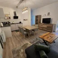 Neu renovierte, komplett ausgestattete Ferienwohnung mit 2 Schlafzimmern，位于Neu Gaarz的酒店