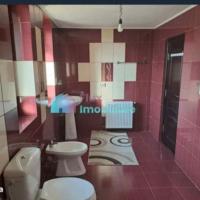 Casa spațioasă in oras，位于苏恰瓦Suceava International Airport - SCV附近的酒店