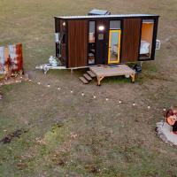 Blackiron Tiny House 2 by Tiny Away，位于Thoopara惠森迪海岸机场 - PPP附近的酒店