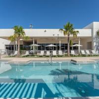 Daytona 2BR Getaway • Parking • Family Pet-Friendly，位于代托纳海滩代托纳比奇机场 - DAB附近的酒店