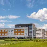 Quality Inn & Suites，位于蒙若利的酒店