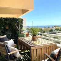 Lux Apt in Priv Condo with Pool, near Beach, Parking & Easy Access to Lisbon，位于帕雷迪的酒店