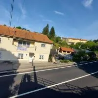 Elena Rooms，位于Pasjak的酒店