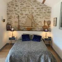 Grande Chambre chez l'habitant dans Mas provençal，位于罗克莫尔的酒店