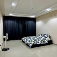 Private Room With Balcony, External Bathroom，位于科托努科托努机场 - COO附近的酒店