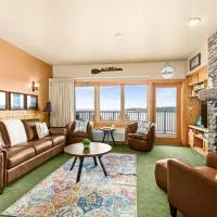 Amazing Lake View King Suite, Kitchen & Pools，位于图哈伯斯的酒店
