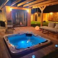 La Villa Aliénor - Spa et Cinéroom，位于Montigny-Lencoup的酒店