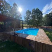 Drewniana ostoja, jacuzzi, sauna, basen - domek na wyłączność,位于Jelonek的酒店