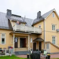 FirstHome GuestHouse，位于皮耶塔尔萨里的酒店