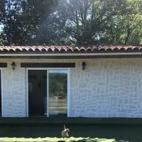 La Bergerie Luxury cottage and pool on eco-friendly micro-farm，位于Duravel的酒店