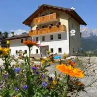 Le porte dell'agordino，位于Zenich的酒店