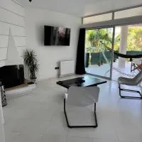 Oasis 3 minutes from the beach，位于瓦里的酒店