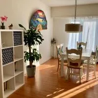 Charming Sunny 100m2 Entire Apartment with 2 bedrooms，位于布拉斯哈特的酒店