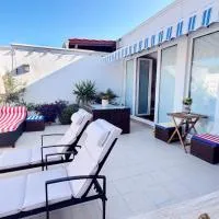 Attico "NIDO" a 50m dal mare con terrazzo grande - un'oasi di pace e bellezza，位于尼库加姆的酒店