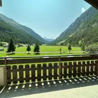 Mountain Majesty Apartment with Stunning Views，位于塔什的酒店