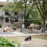 Domaine Castelnaut chambres et gîte de groupe，位于Laroque-de-Fa的酒店