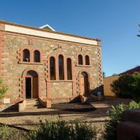 布罗肯希尔内陆教堂住宿别墅，位于布罗肯希尔Broken Hill Airport - BHQ附近的酒店