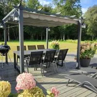 Villa near the lake sauna boat big garden，位于Ryssby的酒店