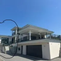 Boutique glam and chic apartament in Rothrist，位于罗特里斯特的酒店