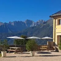 Agriturismo Villa di Modolo - Cortile della Latteria，位于贝卢诺的酒店