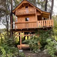 Tree house - Ethno holistic village Apače，位于Apače的酒店