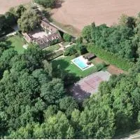 Charmant manoir Sud de Paris，位于Saint-Sauveur-sur-École的酒店