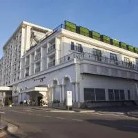 Yogh Hospitality，位于帕拉马里博的酒店