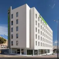 B&B HOTEL Setúbal Bonfim，位于塞图巴尔的酒店