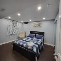 Cozy 2 Bedroom Suite, 5 mins from Thermea Spa,位于惠特比的酒店