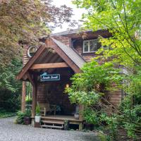 South Swell Tofino (formerly Blue Heron Waterfront Home amid Old Growth Cedars)，位于托菲诺的酒店