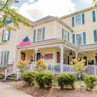 Montgomery Inn BnB，位于Versailles的酒店