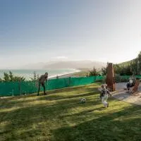 Expansive Ocean & Mountain Views - KK82140，位于凯库拉的酒店