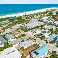 Summer Lovin' - Cozy Lido Key Beach House，位于萨拉索塔的酒店