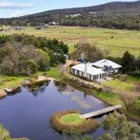 Lakeside haven cottage - Macedon ranges，位于Riddell的酒店