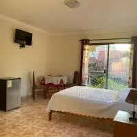 Habitación amplia y cómoda con baño privado-Zona Norte, Santa Cruz，位于圣克鲁斯的酒店