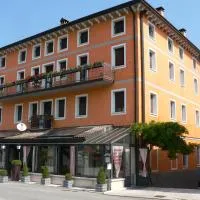 Al Cavallino Rosso，位于Mel的酒店