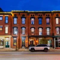 The Woodford Hotel，位于Versailles的酒店
