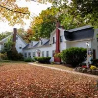 Admiral Peary Inn，位于Fryeburg的酒店