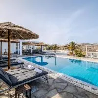 Manu Mykonos Exclusive Villa Luxury Beachside Stay with Private Pool by Quality Brand Villas，位于卡拉法蒂斯的酒店
