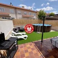 Chalet a 15 min de Segovia con barbacoa y piscina,位于Hontanares de Eresma的酒店