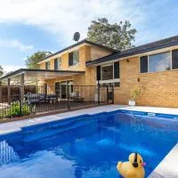 Anglesey - Pet Friendly with Pool - 4 Mins Walk to Beach，位于Callala Bay的酒店