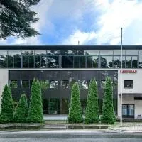耶斯酒店，位于纳尔瓦约埃苏的酒店