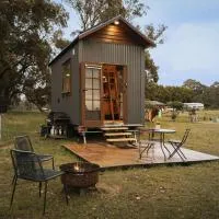 Hillsview Cottage by Tiny Away，位于Taradale的酒店