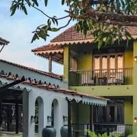 The Project Cafe and Hotel，位于Aldona的酒店